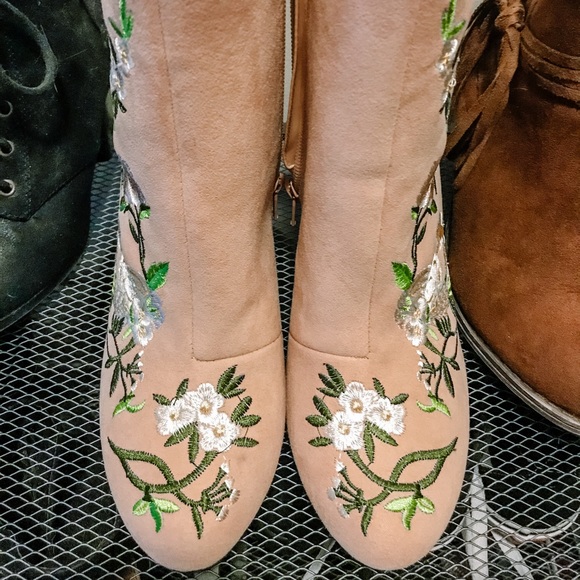 *SOLD on MP* pink floral faux suede ankle boots - Picture 3 of 5